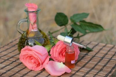 Tinh dầu hoa hồng ngăn ngừa các bệnh liên quan đến tim mạch và ung thư.